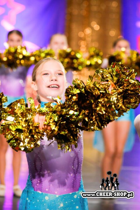 gold poms, złote pompony, cheer poms, pompony cheerleaderek, pompony metallic gold