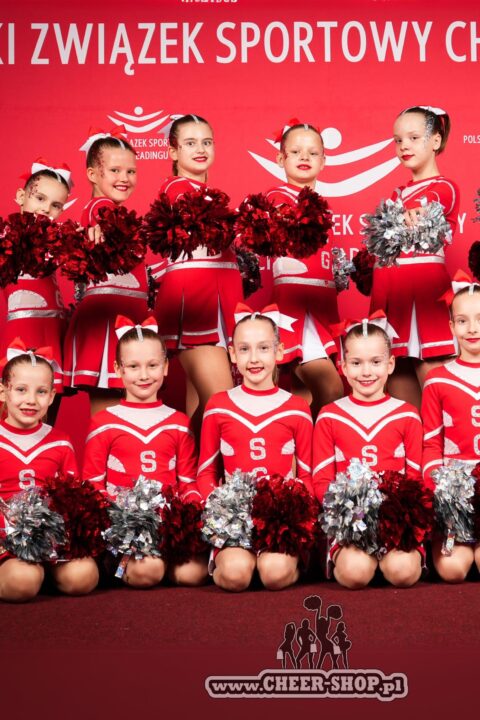 pompony hologram, pompony dla cheerleaderek, holo poms, cheer poms