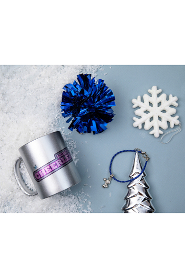Zestaw Świąteczny dla cheerleaders Niebieski zawiera brokatowy kubek, mini pomponik w kolorze royal oraz CHEER bransoletkę! Jest to prezent idealny!