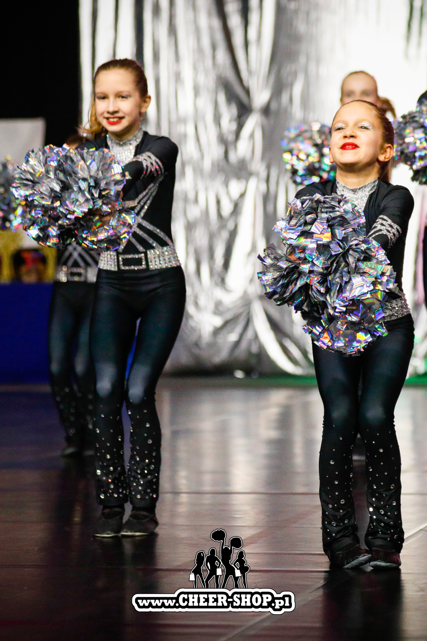 profesjonalne pompony do cheerleadingu, cheer poms, pompoms, pompony laserowe, laser poms