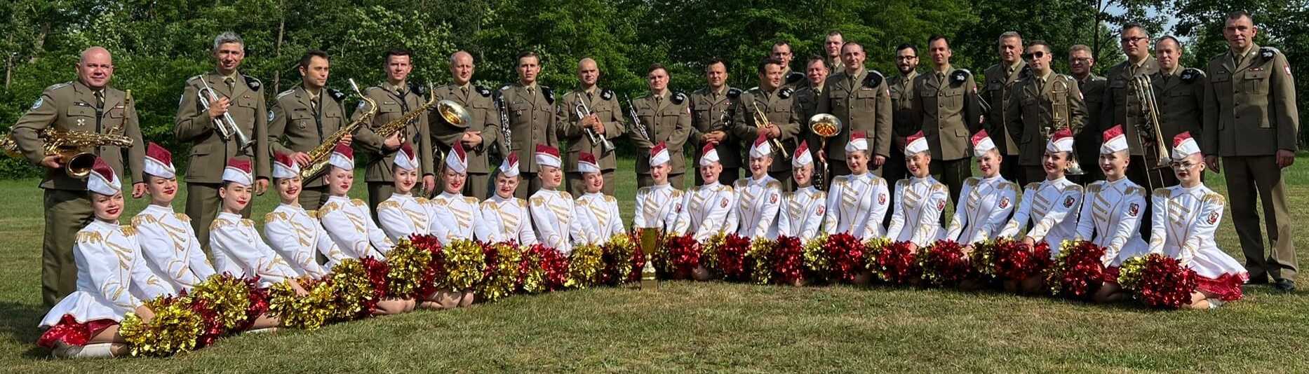 mażoretki orkiestry dętej miasta Leszno, pompony mażoretkowe