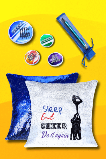 Zestaw Niebieski CHEER BOX, cekinowa poduszka sleep cheer repeat, zestaw cheer przypinek, długopis niebieski uwaga cheerleaderka się uczy