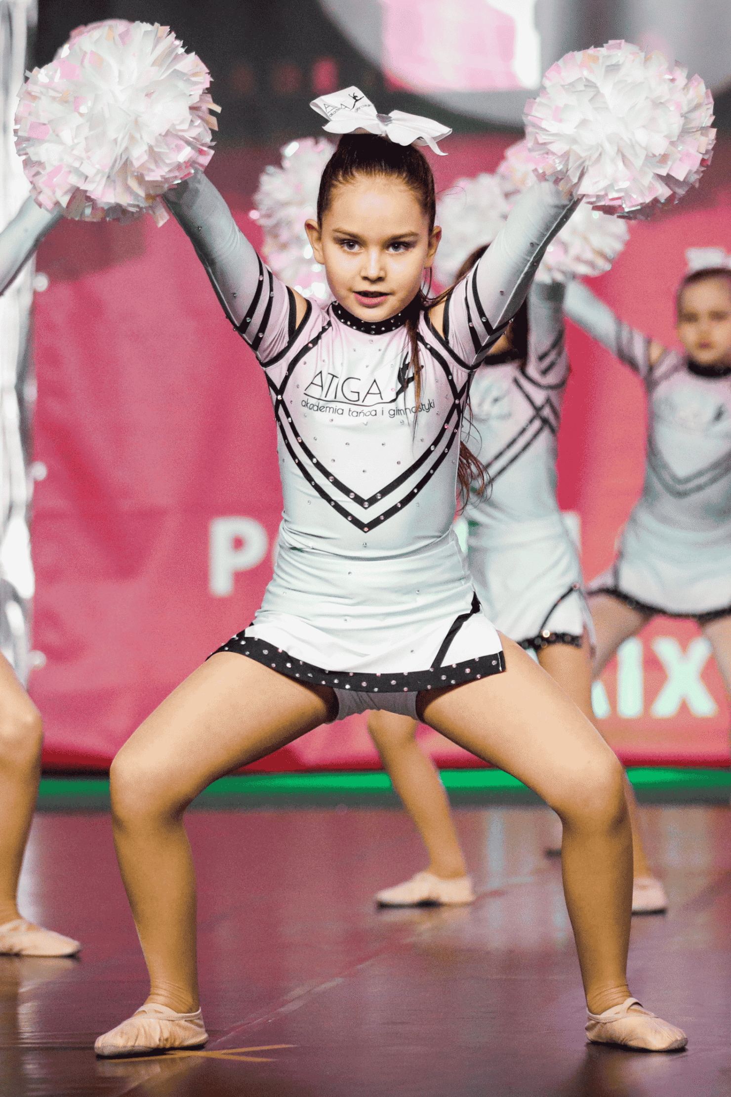 pompony perłowe, pearl poms, pompony dla cheerleaderek, best poms, cheershop, cheer poms, cheerleaders atiga kraków