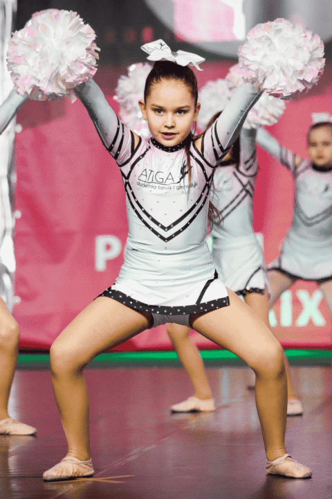 pompony perłowe, pearl poms, pompony dla cheerleaderek, best poms, cheershop, cheer poms, cheerleaders atiga kraków