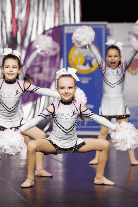 pompony perłowe, pearl poms, pompony dla cheerleaderek, best poms, cheerleaders atiga kraków