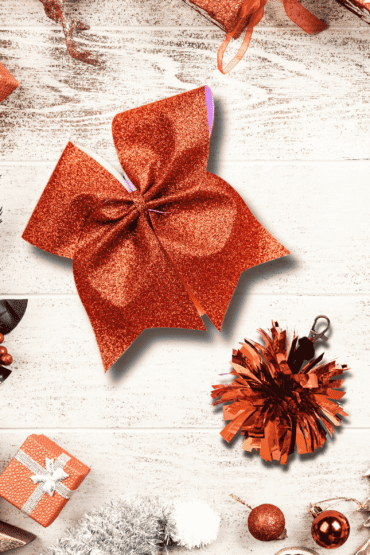 CHEER BOX Pomarańczowy, profesjonalna brokatowa kokarda w kolorze pomarańczowym, mini pomponik breloczek pomarańczowy z folii metallic, prezent dla cheerleaderki, prezent na święta, prezent pod choinkę