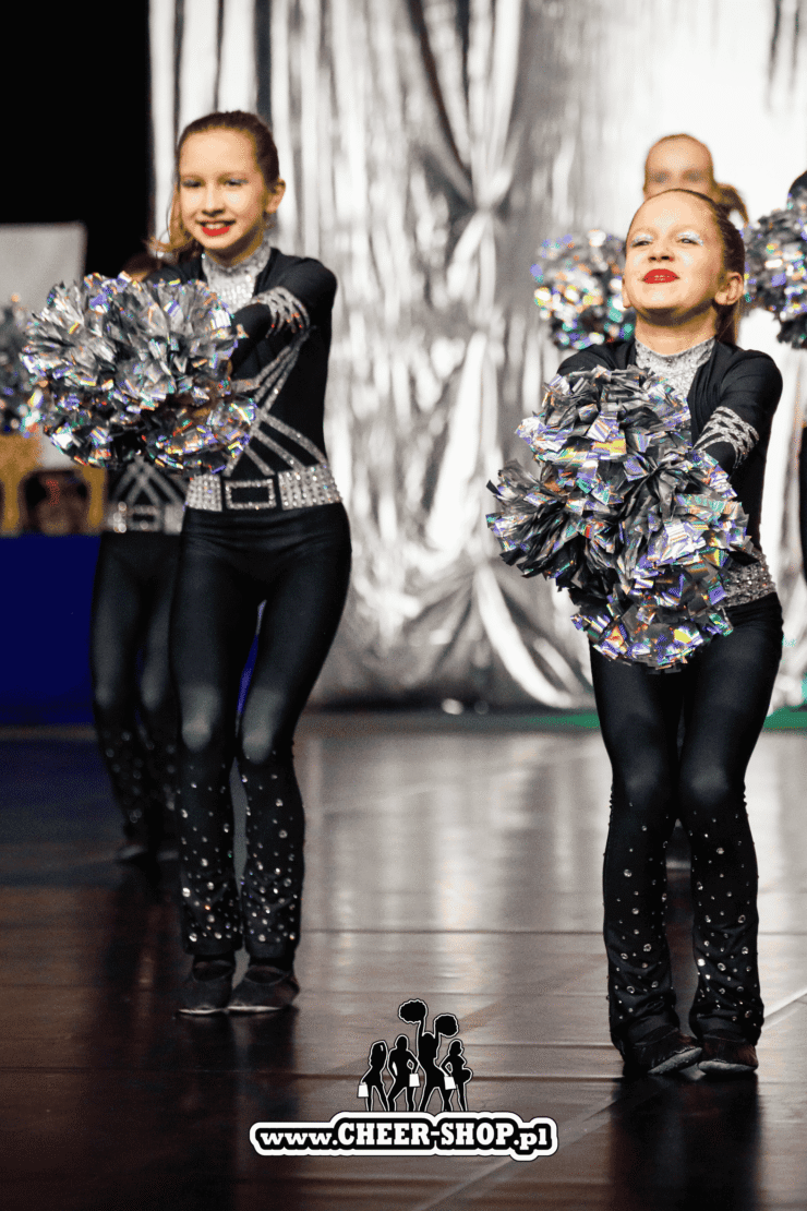 profesjonalne pompony do cheerleadingu, cheer poms, pompoms, pompony laserowe, laser poms, atiga kraków, pompony cheer shop, pompony laserowe, pompony dla cheerleaderek