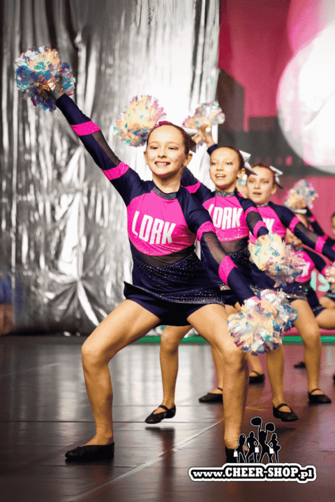liderki cheerleaders, pompony crystal, profesjonalne pompony dla cheerleaderek