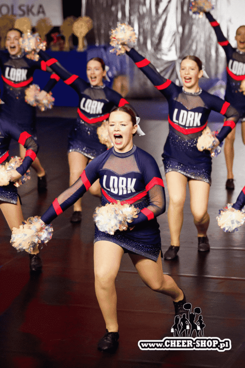 liderki cheerleaders, pompony crystal, profesjonalne pompony dla cheerleaderek, cheerleading sportowy