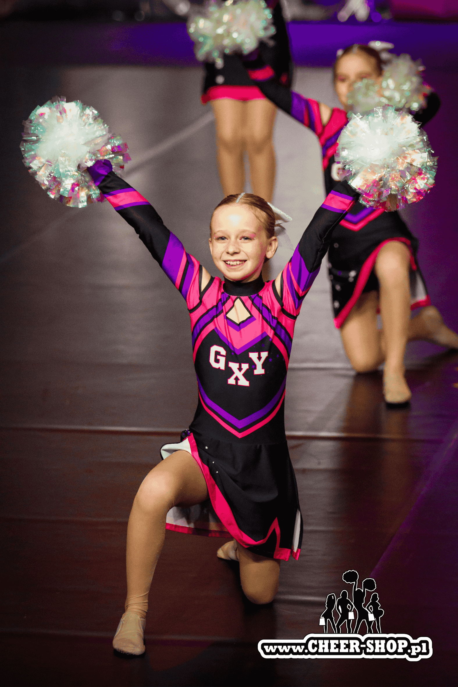 pompony na zawody, pompony dla cheerleaders, cheer poms, crystal poms, pompony crystal