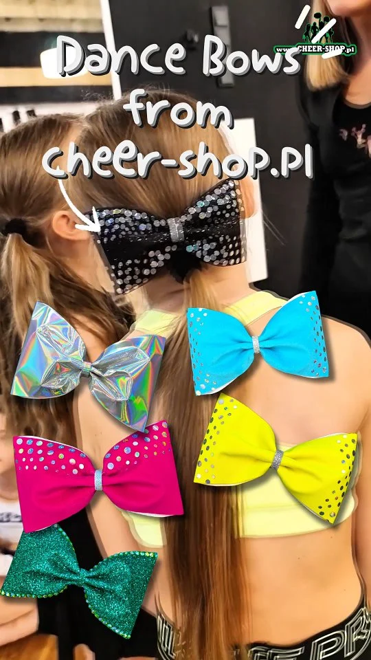 CHEER DANCE BOWS ✨🇬🇧⬇️ czyli kokardki bez "nóżek" lub tailless bows 🤩 To idealne kokardki do wszystkich rodzajów fryzur! Kucyków i koków zarówno wysokich jak i niskich, mocno zaczesanych oraz luźnych 💕Wiele wzorów, zdobień i faktur! Kokardy w pełni brokatowe, matowe, laserowe, perłowe, z dżetami, z cekinami! Hania wybrała full brokatową kokardkę w kolorze czarnym z hologramowymi cekinami! ✨Dzięki mocowaniu za pomocą klipsu krokodylka kokarda trzyma się na włosach mimo skoków, obrotów, tumblingu oraz innych akrobacji! 💪🏼 Jeżeli wolisz kokardkę z dwoma gumkami do włosów, nie ma problemu! To nasza specjalność!Każda kokarda z cheer-shop.pl jest wykonywana ręcznie, w Polsce i z największą starannością!@haniasieklicka
Wybrała na trening @cheer_move_academy którą prowadzi @karolina_pinkowicz czarną kokardkę brokatową ze srebrnymi cekinami holo!Efekt jest mega!!!!🇬🇧
CHEER DANCE BOWS ✨, also called tailless bows 🤩 These are the perfect bows for all types of hairstyles! Ponytails and buns, both high and low, tightly combed and loose 💕Many designs, decorations, and textures! Bows are fully glittery, matte, laser, pearlescent, with rhinestones, with sequins! Hania chose a full glittery bow in black with holographic sequins! ✨Thanks to the crocodile clip fastening, the bow stays in place despite jumping, spinning, tumbling, and other acrobatics! 💪🏼 If you prefer a bow with two hair ties, no problem! That's our specialty!Each bow from cheer-shop.pl is handmade in Poland with the ulimate care and precision!/ cheer bow / tailless bow / cheerleading / cheerleaders / cheer sport / cheer shop / cheernstore / sklep dla cheerleaderek / sklep dla cheerleaders / bows / kokardy dla cheerleaders / kokardki dla cheerleaderek / glitter bows / rihnestones / best bows / best cheer bows / cheershoppoland / cheershoppolska / kokarda / kokardka /#cheerbows #cheerbow #taillessbow #taillessbows #cheerleading cheerleaders cheersport cheershop cheerstore sklepdlacheerleaderek sklepdlacheerleaders bows kokardydlacheerleaders kokardkidlacheerleaderek glitterbows rihnestones bestbows bestcheerbows cheershoppoland cheershoppolska kokarda kokardka