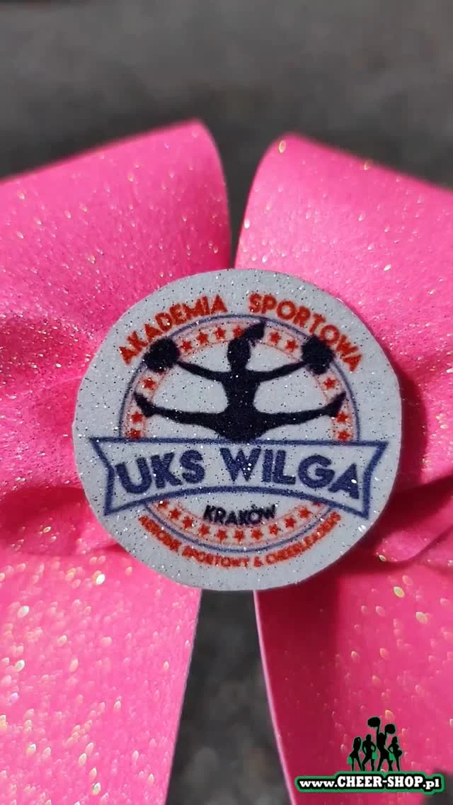 Prawie 100 kokardek w niesamowitym neonowym różu! 🩷🇬🇧⬇️
Specjalnie dla cheerleaderek z UKS Wilga 💪🏼Zdecydowanie nie da się przejść obok nich obojętnie 🤩🩷 Intensywny kolor
🩷 Full brokat
🩷 Profesjonalne usztywnienie
🩷 Środek 3D z logo drużynyW Cheer-Shop.pl stworzymy Twoją wymarzoną kokardę! 🎀
Wybierz kolor, rodzaj zdobienia, wzór, środek 3D, nawet możemy złożyć kokardki w sposób taki, jaki preferujesz!Każdą kokardę składamy ręcznie, więc każda jest wyjątkowa i jedyna w swoim rodzaju! ✨🇬🇧
Almost 100 bows in an amazing neon pink! 🩷You definitely won’t be able to walk past them without noticing 🤩🩷 Vibrant color
🩷 Full glitter
🩷 Professional stiffening
🩷 3D center with team logoAt Cheer-Shop.pl, we’ll create your dream bow! 🎀
Choose the color, type of decoration, pattern, 3D center—we can even assemble the bows exactly the way you prefer!We assemble each bow by hand, so every one is unique and one-of-a-kind! ✨#cheershoppoland #cheershoppolska #bestcheershop #cheerbows #kokardydlacheerleaderekCheer Shop • Cheer Shop Polska • kokardy dla cheerleaders • kokardki dla cheerleaderek • profesjonalne kokardy do włosów • Cheer Bows • akcesoria dla cheerleaderek • Handmade bows • professional bows • glitter bows • rhinestones • cheerleading sportowy • custom bows • 3D center • cheer bows • kokardki drużynowe • ręcznie robione kokardy • kokardy z logiem • kokardy ze środkiem 3D • personalized cheer bows • team bows • handmade cheer bows • cheerleaders  how • all star cheer bow • cheer bow shop • we are cheer revolution • cheer bow Polska •